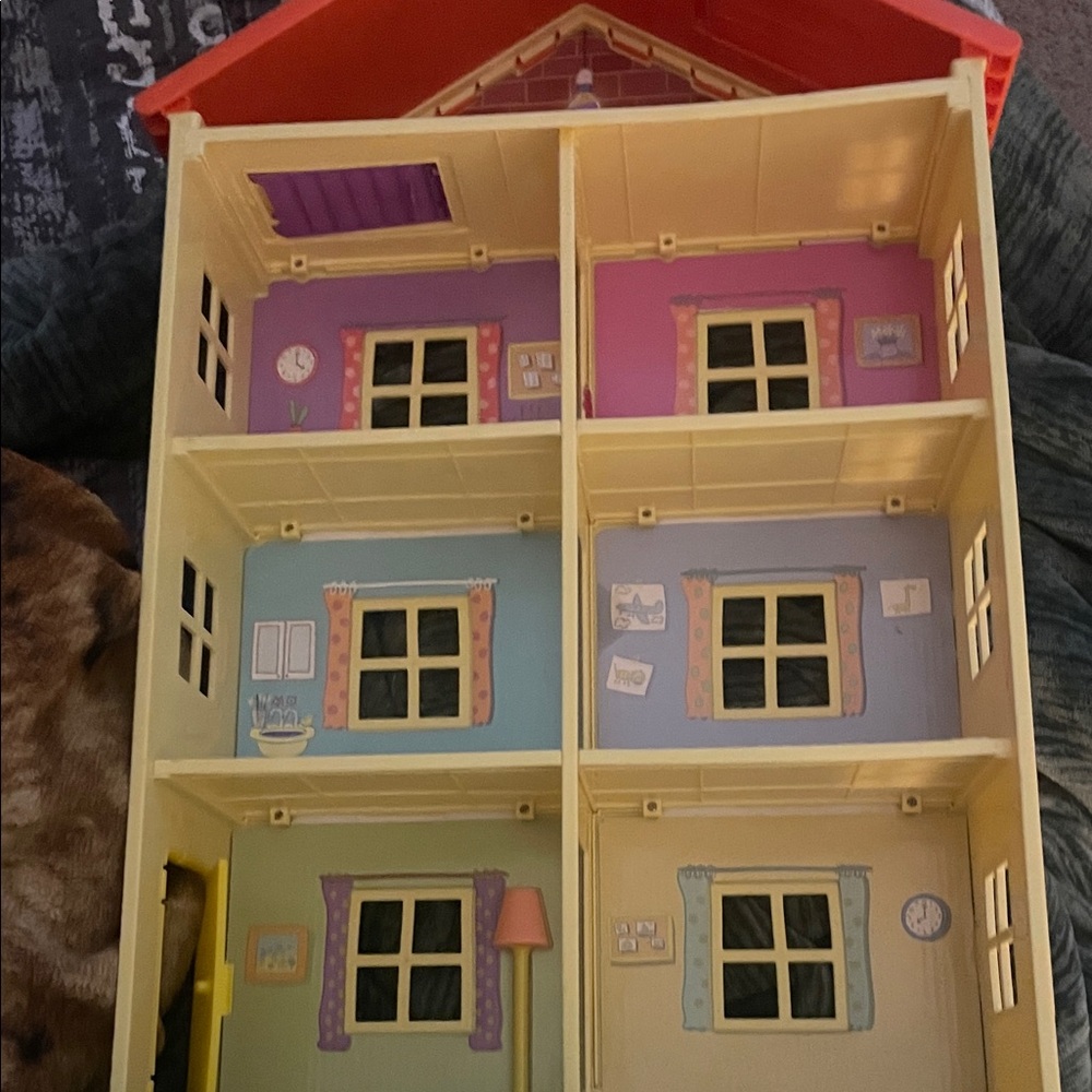 Peppa Pig Red and Yellow Dollhouse